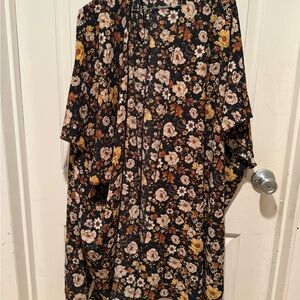 Forever 21 Floral Kimono - Black and Gold